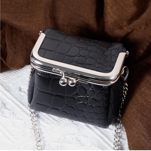 NEW Croc Embossed Mini Kiss Lock Crossbody Bag Chain Strap Black Silver Goth - Picture 6 of 8
